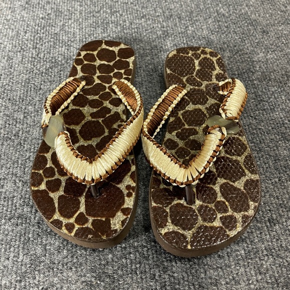 * *NWT  Old Navy Handmade giraffe Print Flip Flops - Picture 4 of 8